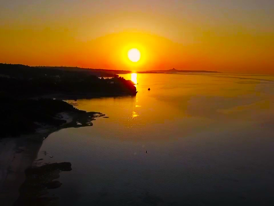 今帰仁夕日絶景スポット!!当店が自信もっておススメする至福の体験☆