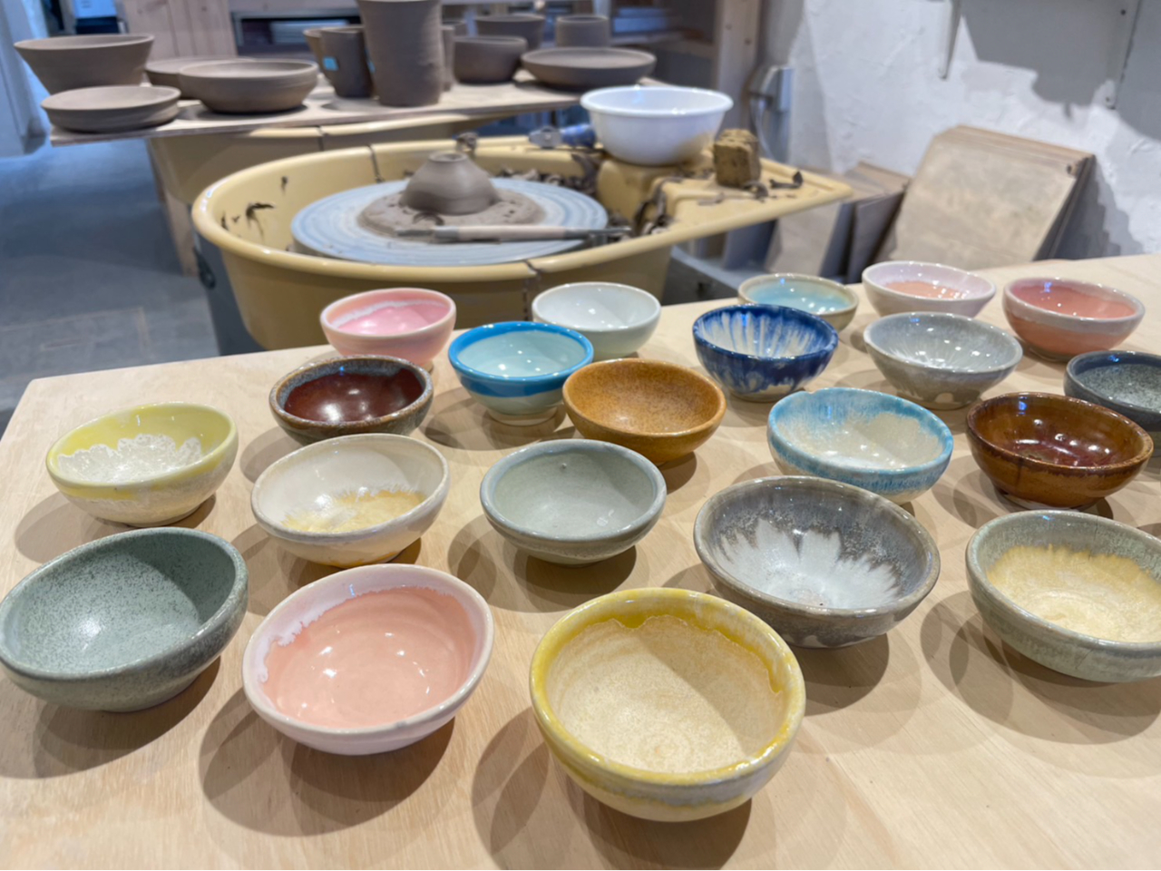 2回体験の釉薬は現代的な美しい釉薬を取り揃えています!