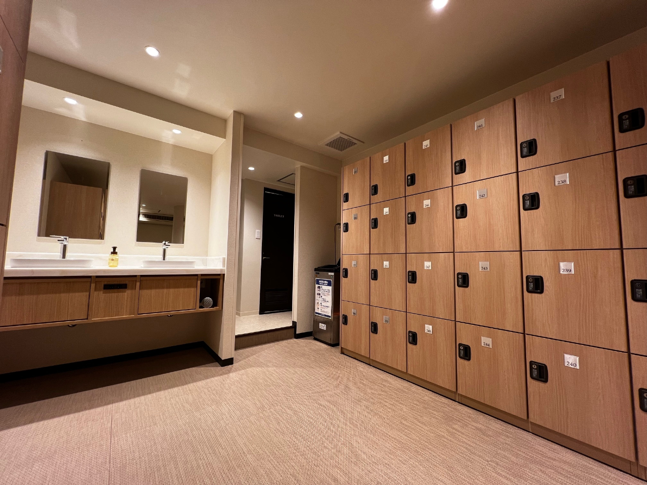 男女別の更衣室なので、お着替えも安心!