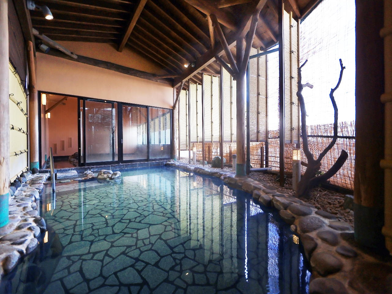 サップの後は温泉につかって気分リフレッシュ!