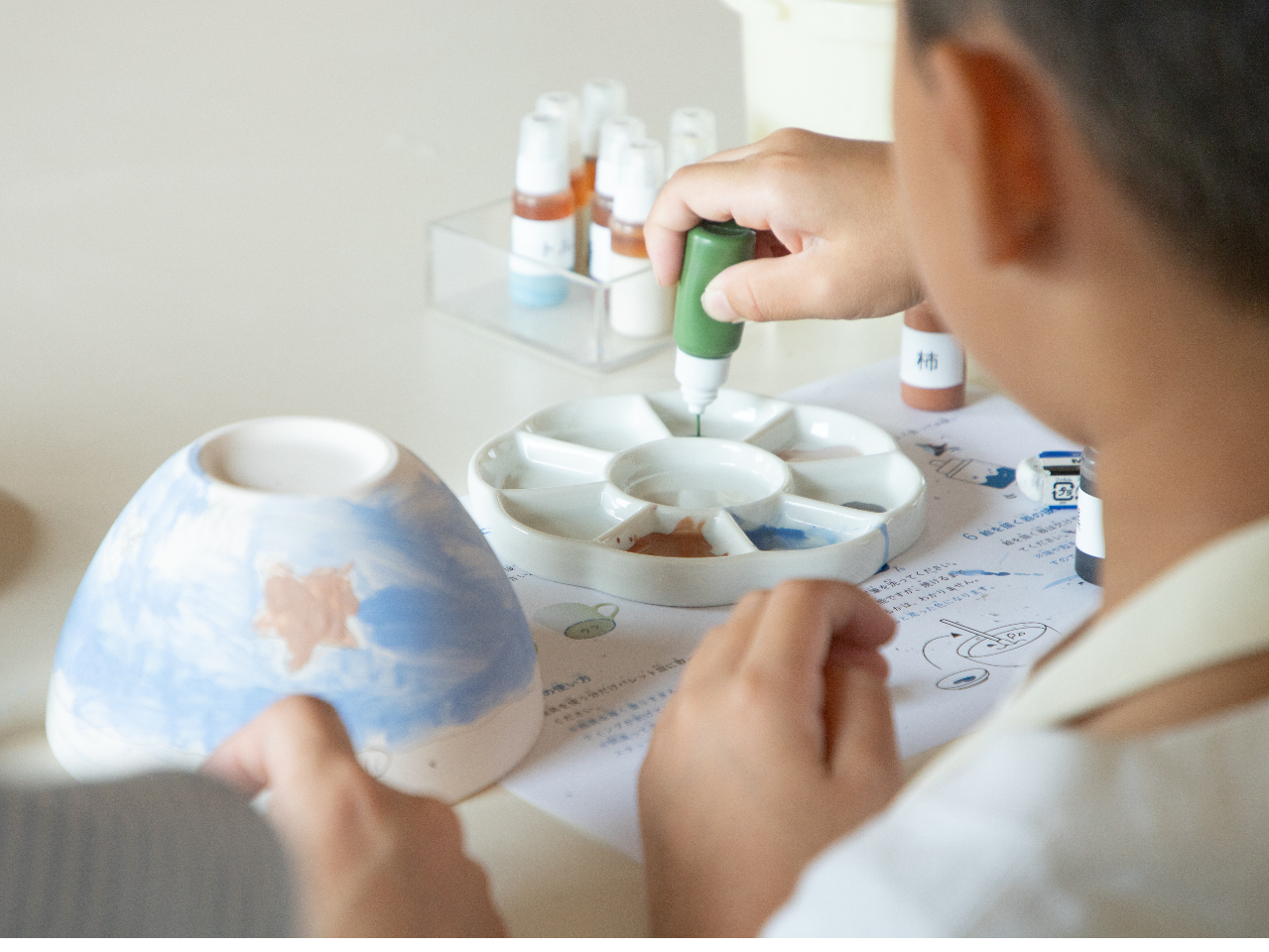 12�F�̊G�̋���g���Ď��R�ɕ`���܂��B