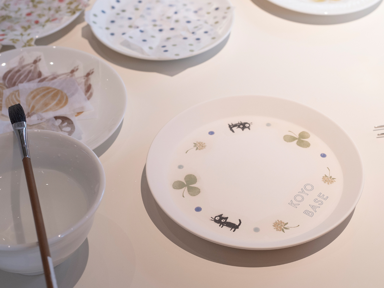 DȊGZNgāAȒPɐEň̐H邱Ƃo܂B