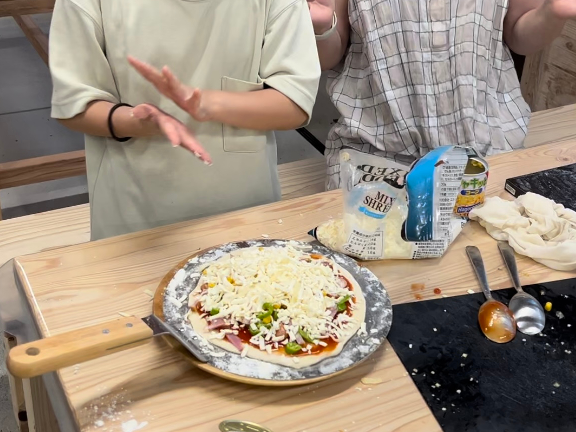 トッピング終了・チーズかけすぎ(笑)