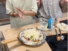 トッピング終了・チーズかけすぎ(笑)