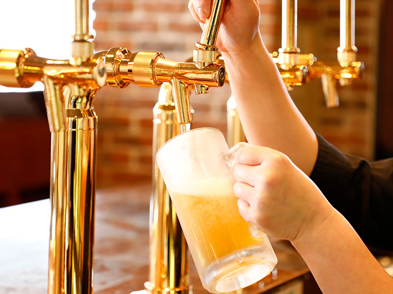 ñNtgr[𒆐SƂ10̃r[񋟂Ă܂B