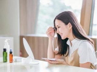 4シーズンからメインシーズンとサブシーズンをお伝えします♪メイクアイテムの色をお肌の色と調和することで、美肌効果や小顔効果等など直ぐに印象アップします!