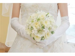 ウエディングドレスはイエベタイプ、ブルベタイプ、それぞれ「白」に違いがあります。ずっと残る画像だからこそ調和が大切になります。小物やヘアスタイルもお伝えします。