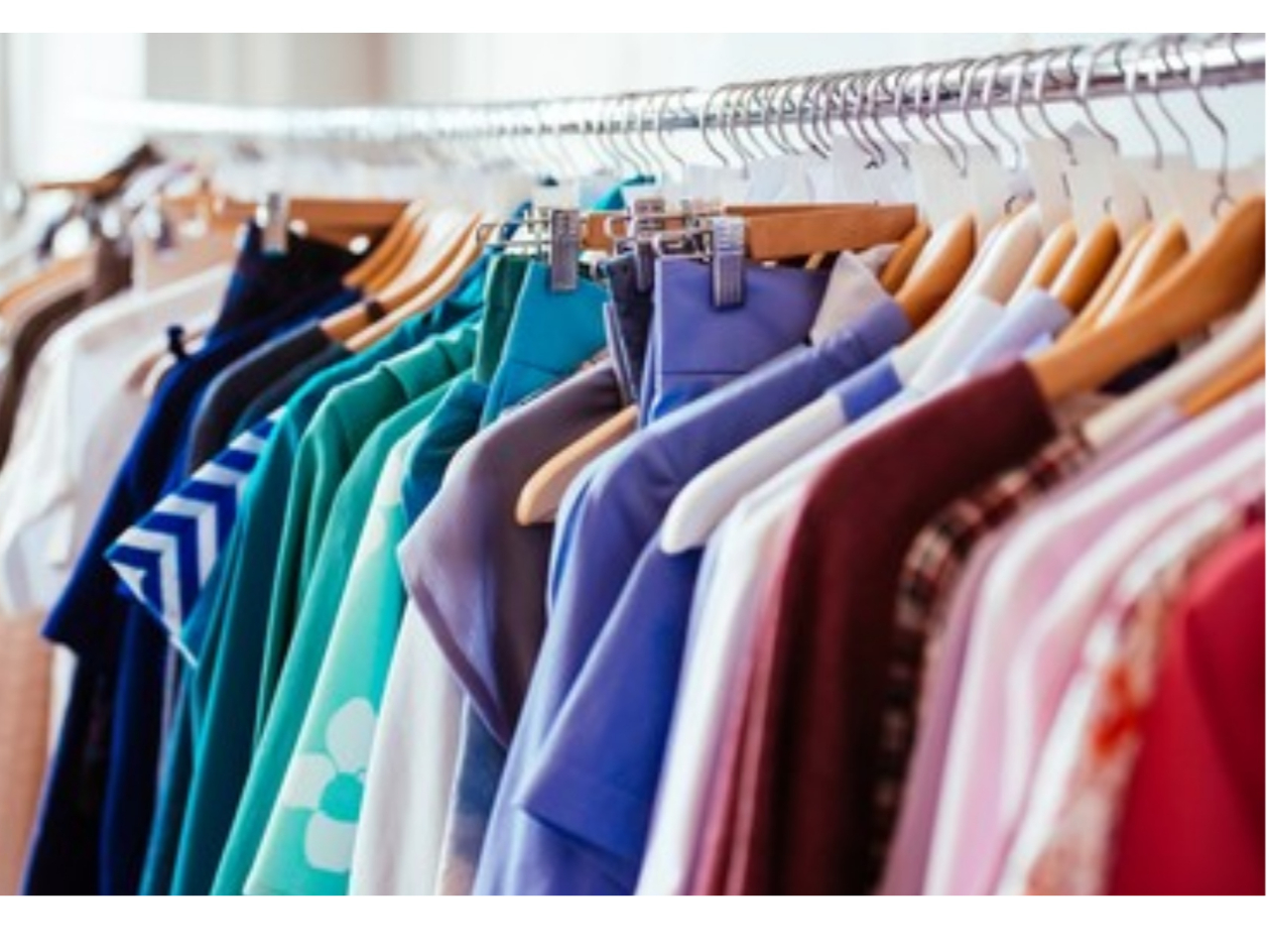 骨格診断は身体に最も似合うファッションのデザインと素材感がわかります。顔タイプ診断はお顔に最も似合うファッションのデザインと素材とテイストがわかります。