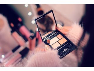 普段お使いのメイクアイテムをご持参いただきレッスンしますので、再現率がとても高いのが評判です!