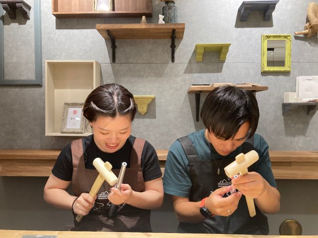 トントン!叩いて形とサイズを整えて