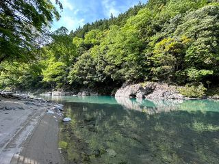 施設に隣接の板取川風景