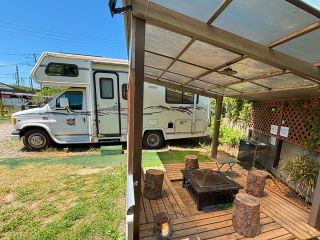 アメリカ製 大型キャンピングカーの宿泊体験プランです。BBQデッキ付き!
