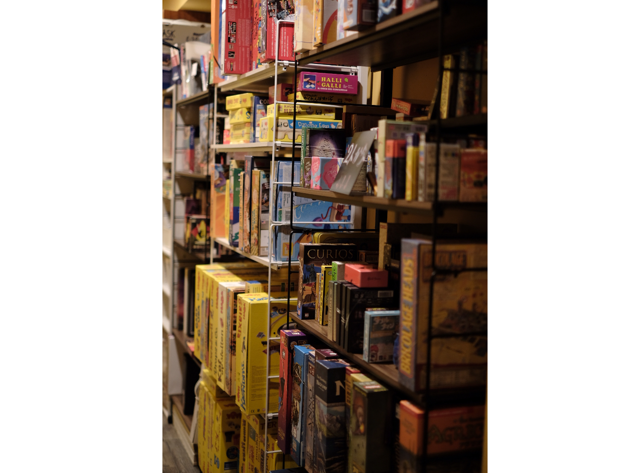 X̃{[hQ[400ވȏIЉlO[vAeqɂlCłB