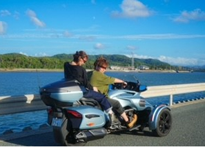 トライクで海辺の街を爽快に走ろう!