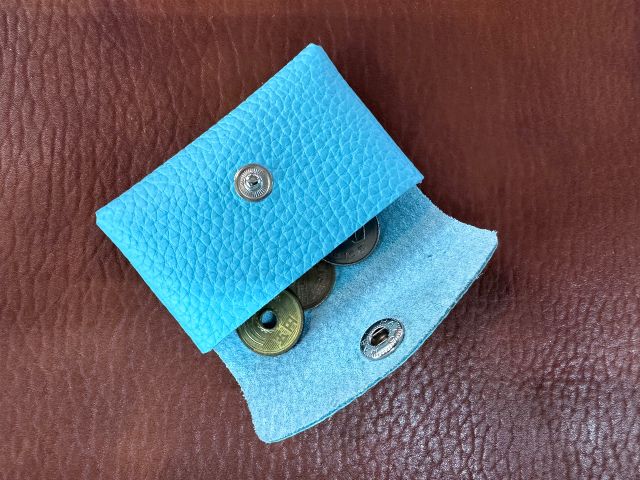 お札は6つ折りで入ります。ランチ用のミニ財布にもピッタリ!