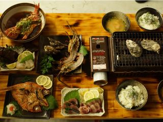 1人前あたり【伊勢海老1尾】【牡蠣2個】【魚料理】【汁物&ご飯】【ワンドリンク】 ※画像は2人前分