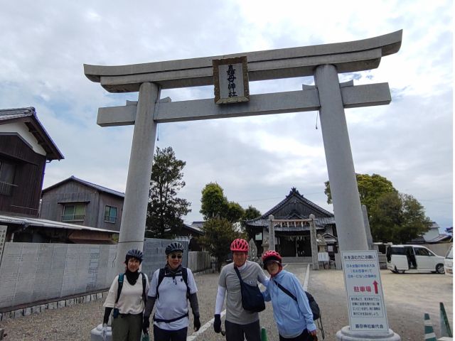 この神社の境内に沸いてます
