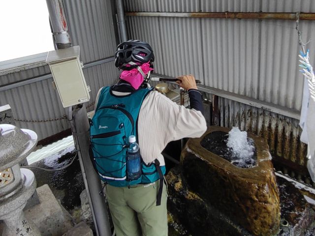 海の出島に沸いている「弘法水」