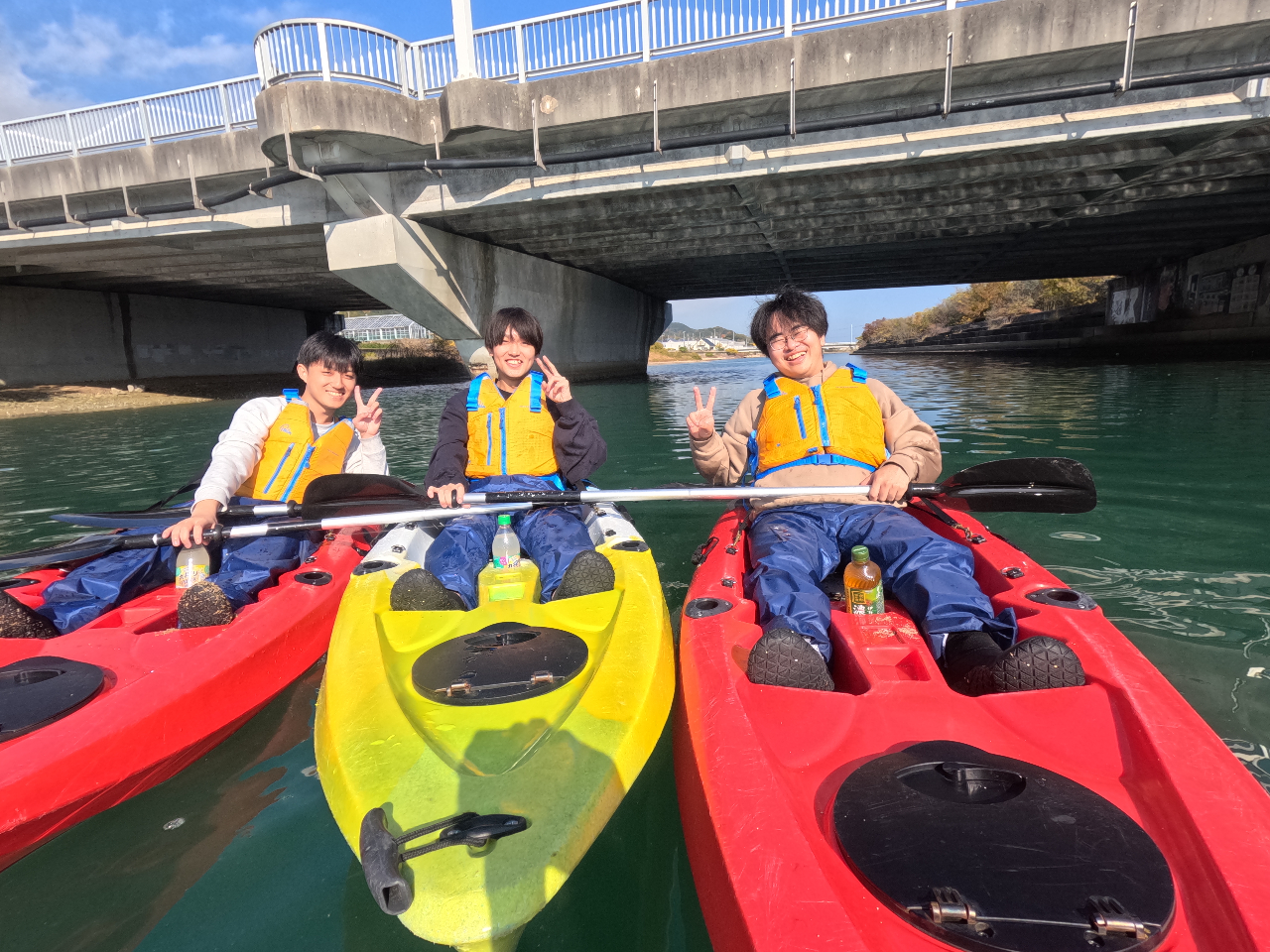 �̌��r���ŋx�e�ʐ^