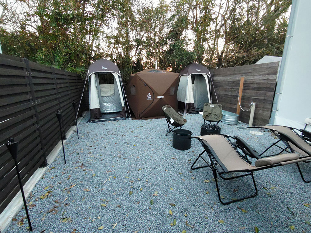 透き通った空と満点の星空を見上げ、海風を感じながら”ととのう”極上のアウトドアサウナ体験