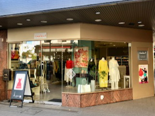 お店の外観。スマイルホテルの1階です