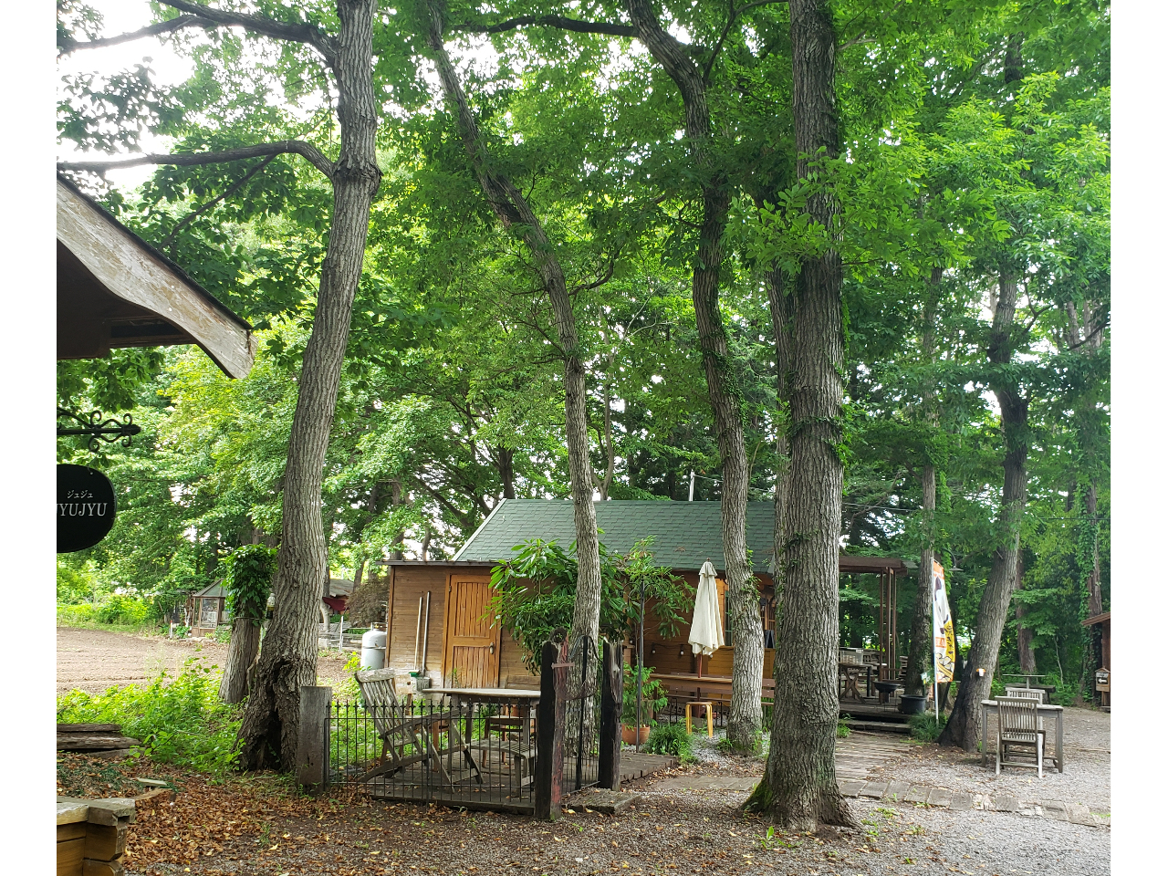 気持ちの良い木立の中にあるお店で体験できます