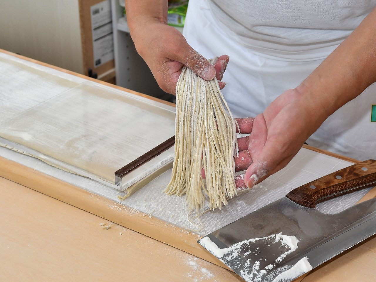 「さばき」この方は左利きです。