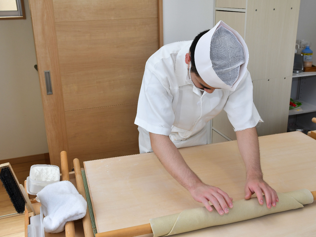 力を入れ過ぎず慎重に転がします。