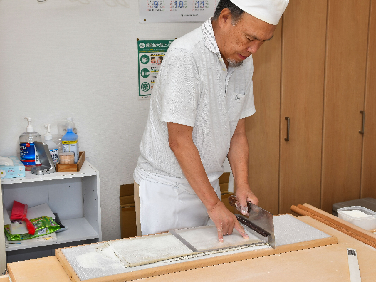 この方は左利きです。