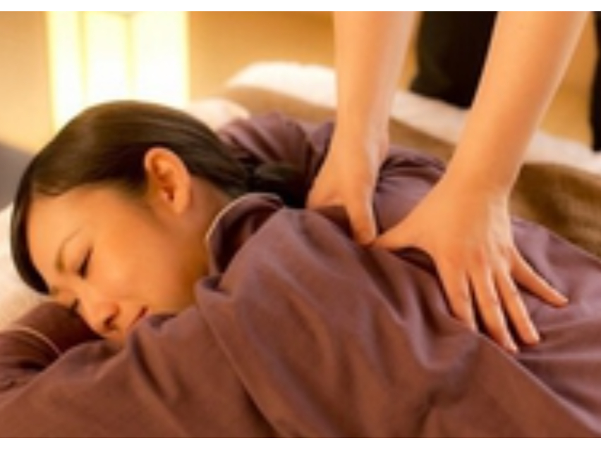 凝っている箇所を丁寧にもみほぐしていきます☆