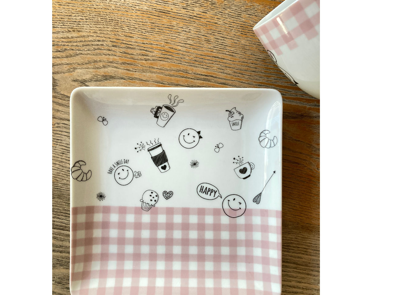 作る食器が選べます!他のお写真もごらんください☆ガラスの器も選べます。こんなかわいい器で何食べよう?アイスクリーム?かき氷?^^