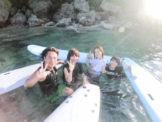 会社の慰安旅行でご利用の皆様。サーフィン経験数回、未経験の方と一緒にツアーをお楽しみいただきました!