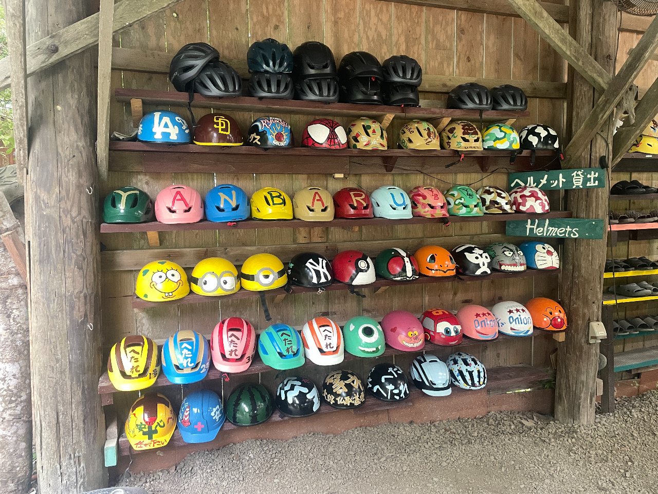 うちのBOSSと姉貴が描いた種類豊富なヘルメットもあります!!