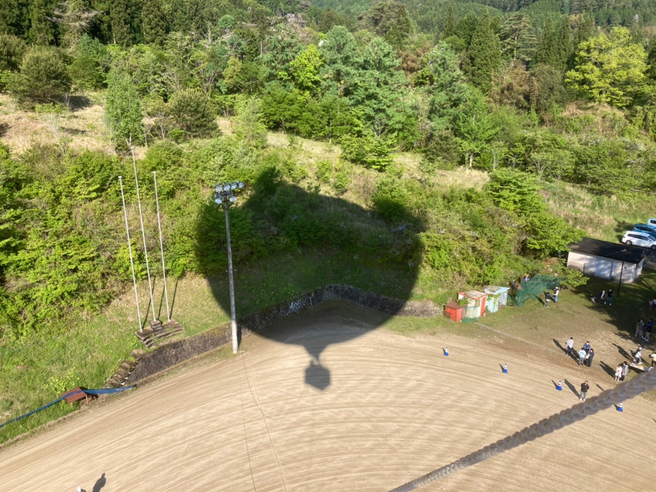 ����Ă���ƋC���̉e����󂩂猩��܂���