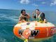 ビッグボーイレーシング(4人乗り) ドーナツ型の大きい浮き輪に座るタイプ!重心移動が勝負のカギ!?体を使ってバランスを取りながら海面をかっ飛ばすバトル系ライド
