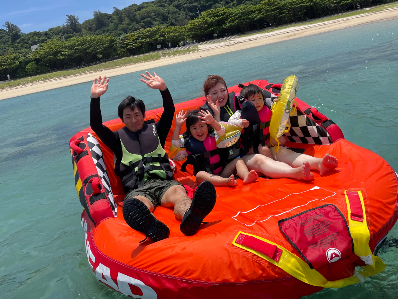 マーブル(4人乗り) ソファ型で座って乗るタイプ!座って乗るから初心者も安心!遠心力がクセになる、ふわっと飛び跳ねるスリル満点ライド!