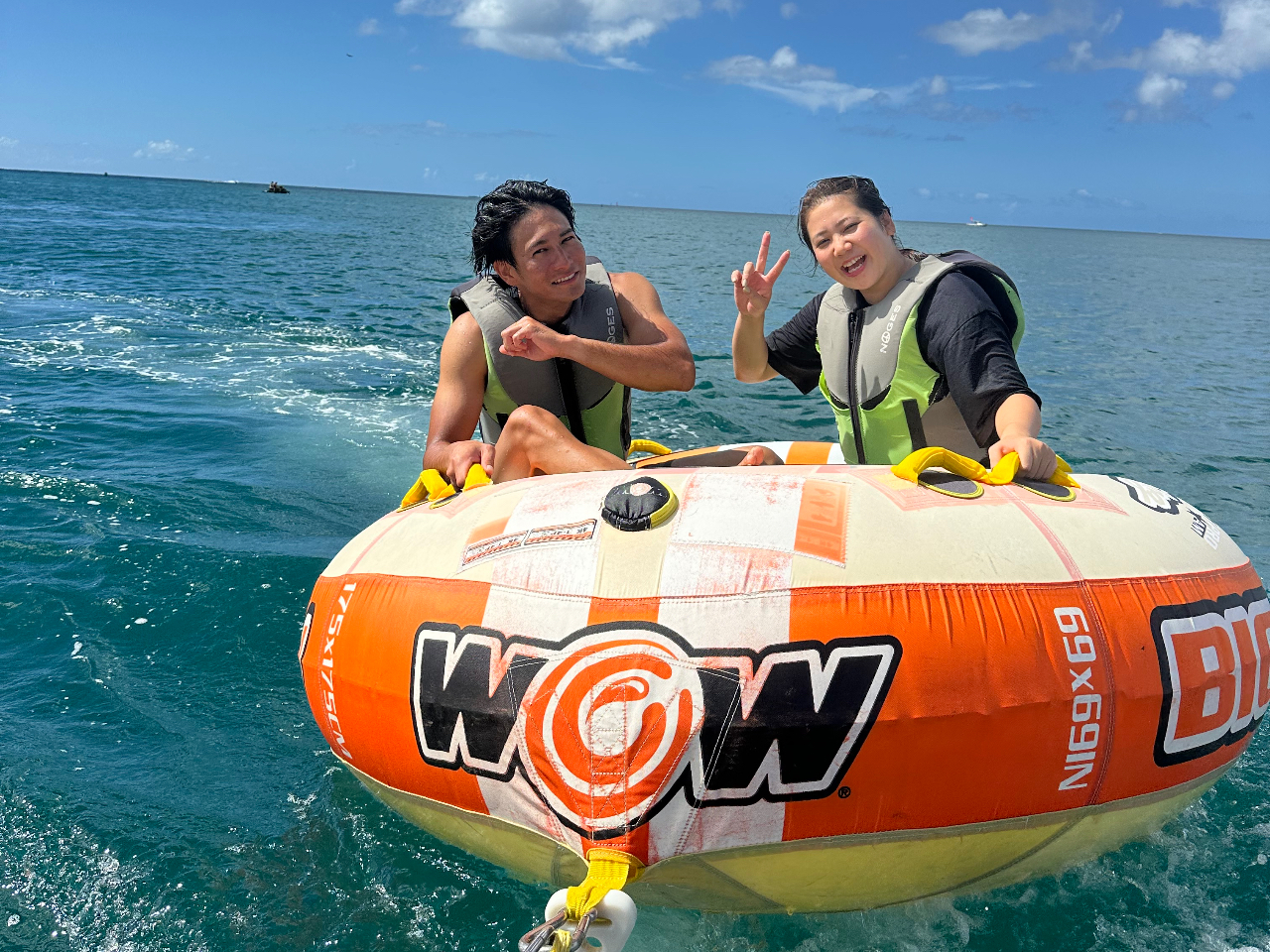 ビッグボーイレーシング(4人乗り) ドーナツ型の大きい浮き輪に座るタイプ!重心移動が勝負のカギ!?体を使ってバランスを取りながら海面をかっ飛ばす爽快バトル系ライ