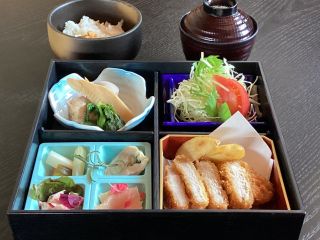 松花堂弁当1 ロースカツ