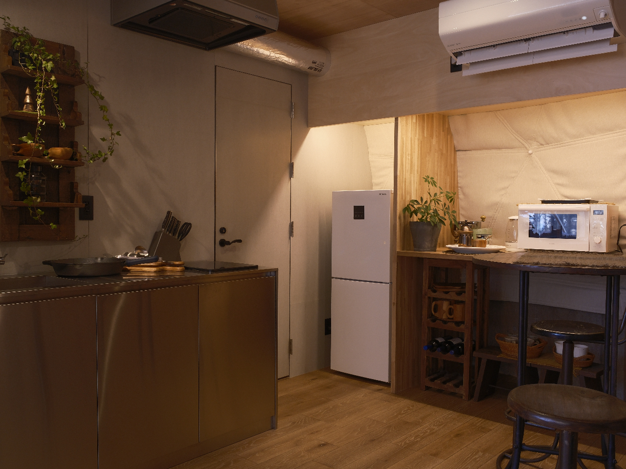 テントのなかには綺麗な家電も完備しております!快適なひとときを★