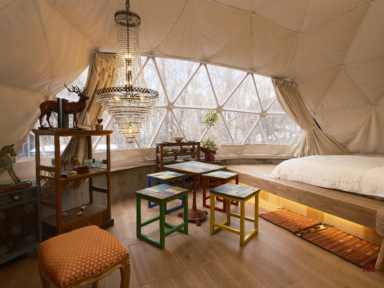 【ポップなアンティーク家具のあるテントに泊まろう!/夕食・朝食・アルコールやソフ...