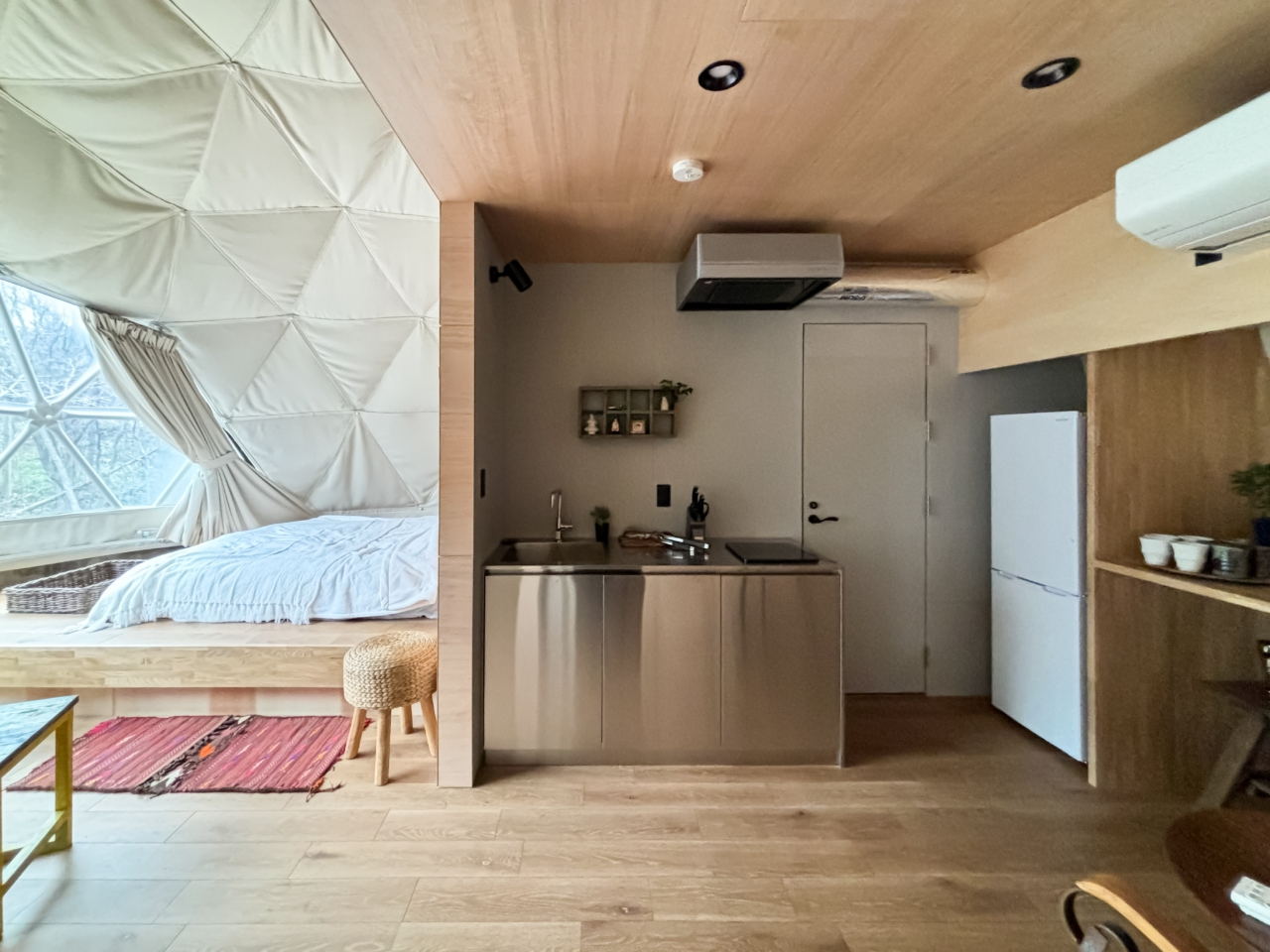 テントのなかには綺麗な各設備が整っております。快適に過ごせます!