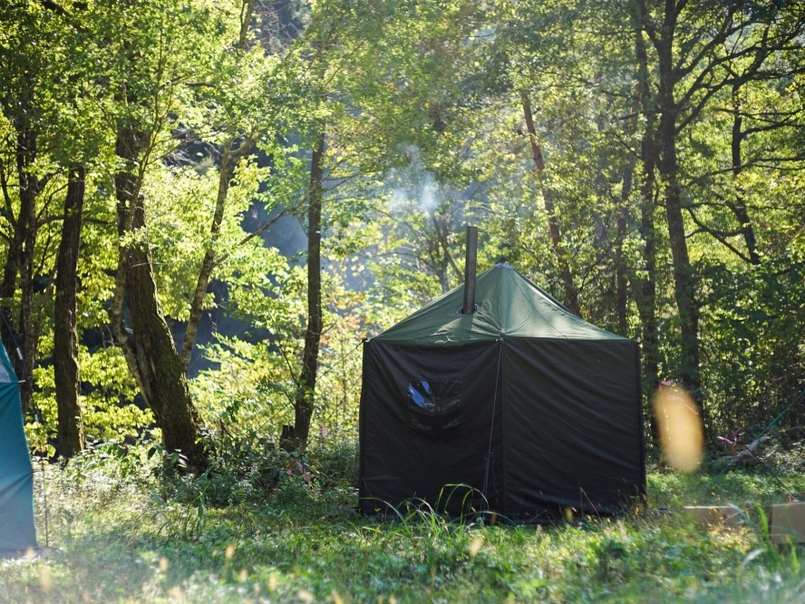 子ども　裸　キャンプ 