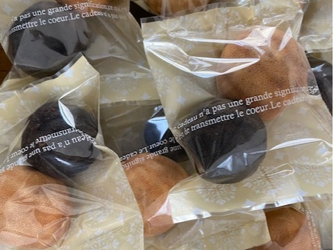 これもハーブティー。ドバイのレモン♪白っぽい方は料理の香りづけに、燻してある方をティーとして。世界には様々なお茶がありますね。