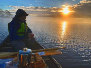 朝の大沼・小沼湖は水面が鏡のようになります