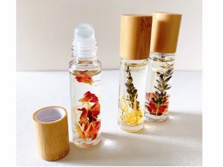 ハーバリウム風のガラスボトルに、お好きなアロマを詰めて♪