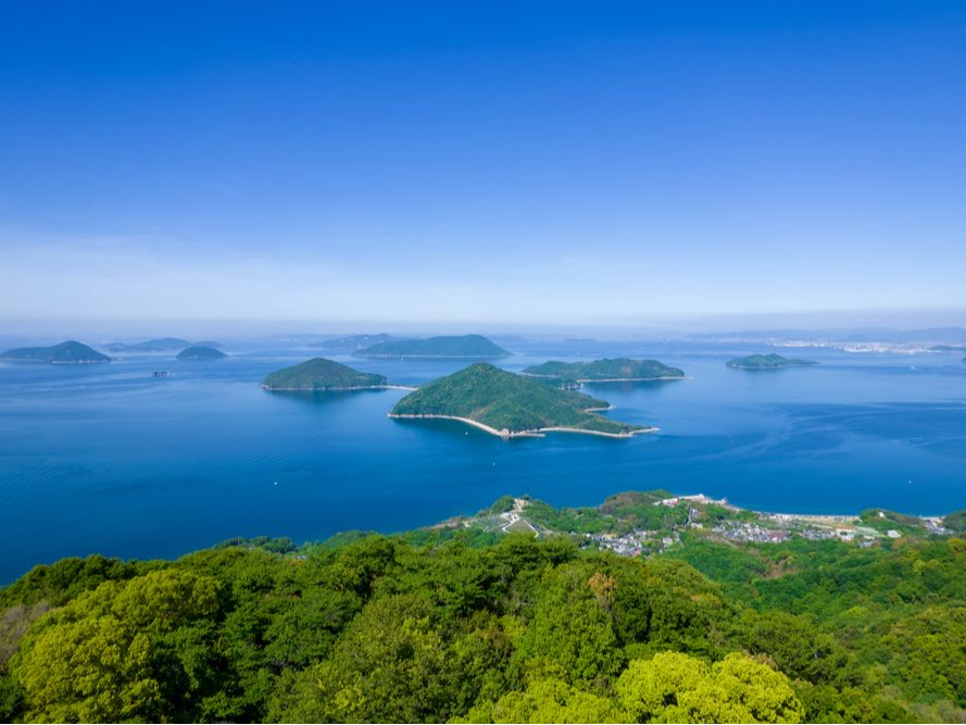 ���쌧�O�L�s�̑��������Ɉʒu���鎇�_�o�R�i�W��352m�j�B ���R�L���ȗV����������Ȃ���R����ڎw���΁A�����̂ނقǔ��������˓��C�̕��i���L���鎇�_�o�R�B