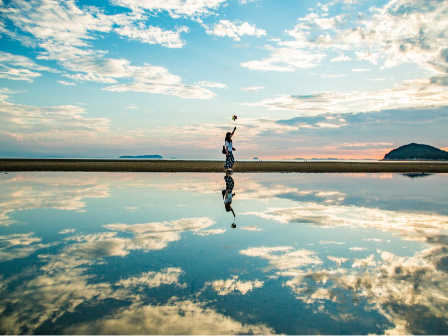 ���̓����̓������Ȍi�F������܂��B�ʐ^���B����悵�A���l�ŗV�Ԃ��悵�A�{�[���Ƃ���̂��悵�B