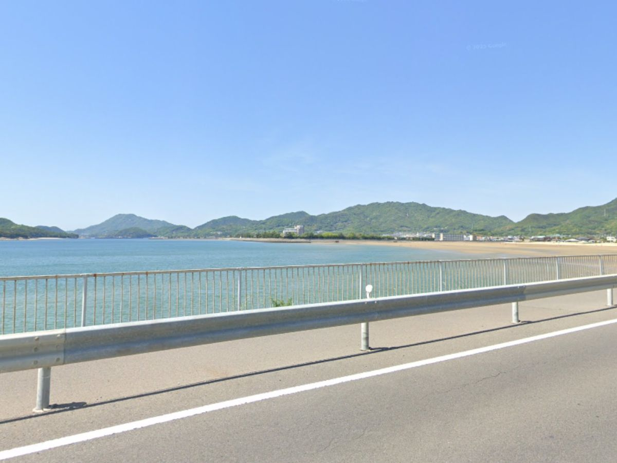 ���ꃖ�l-JR�ω����w�Ԃ͊C�ݐ��𑖍s���܂��̂Ŏԑ�������i�F�����y���݂��������܂��B