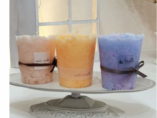 3つの色で制作するアロマキャンドルです。質感がとても素敵!贈り物にもおすすめです。たくさんある中からお気に入りの香りを選んでオリジナルのキャンドルを作ります