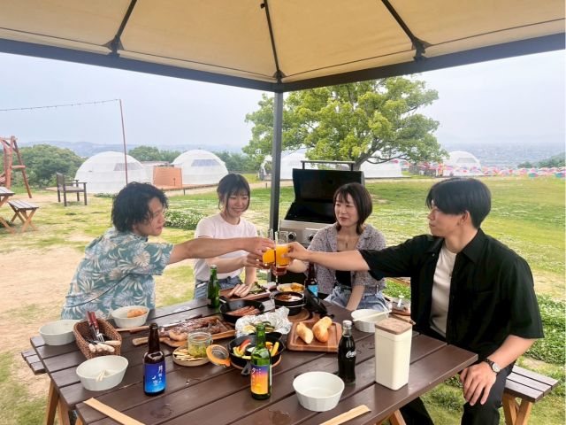 友人など大人数(1テーブル8名様)のご案内も可能です。